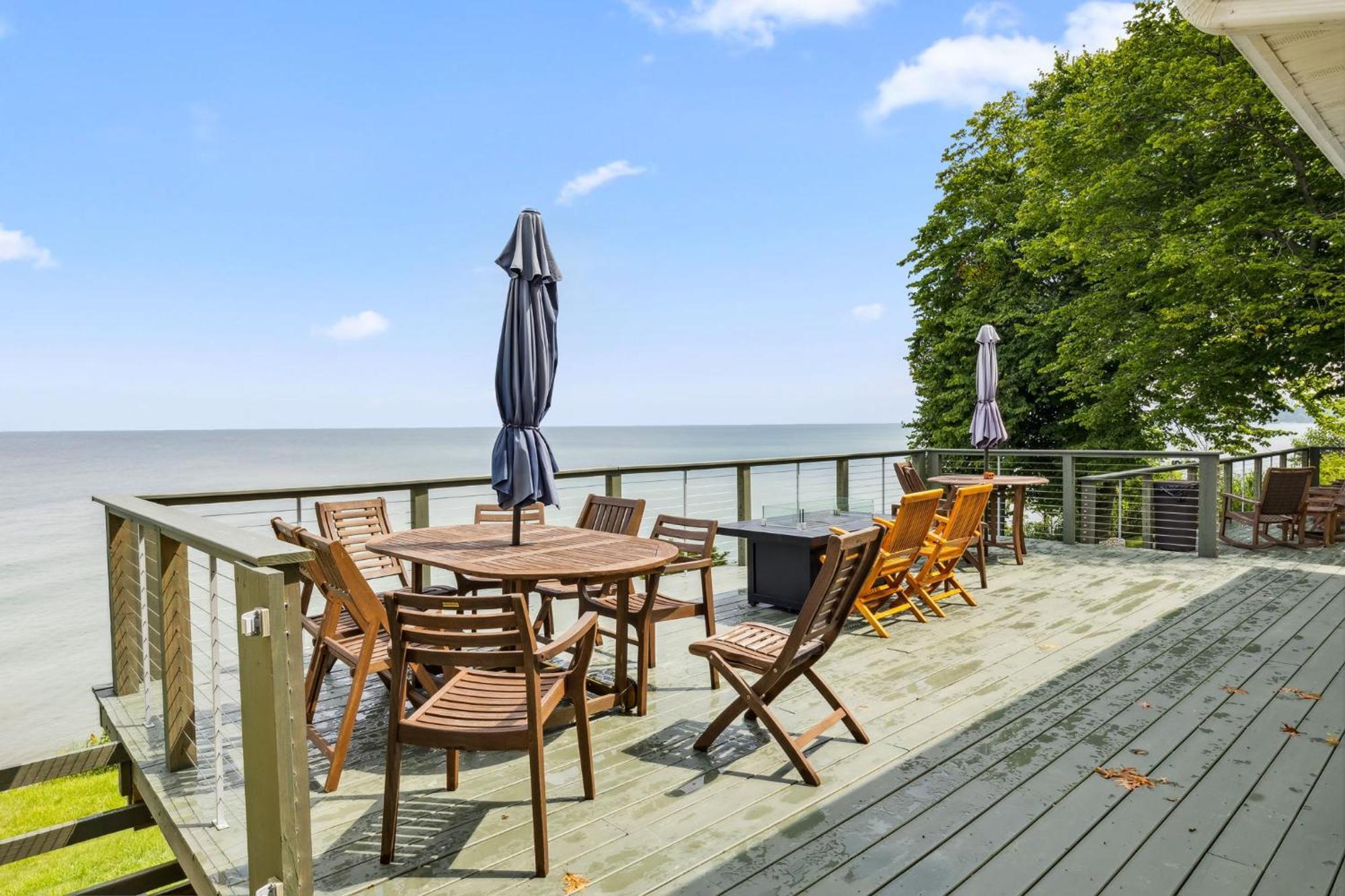 Sunset Haven - Lakeside Retreat In Gotl Geneva Exterior photo